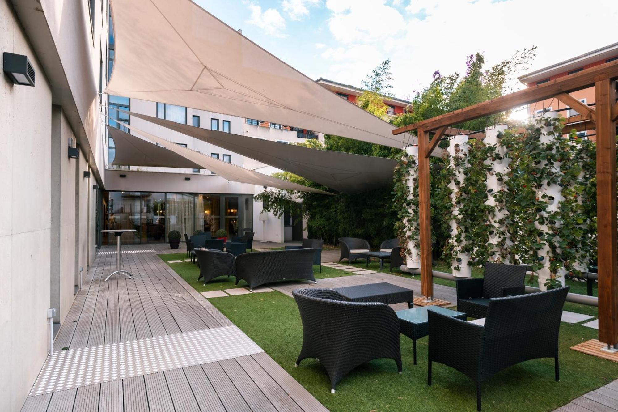 Mercure Виллефранче-Сур-Салне Экстерьер фото