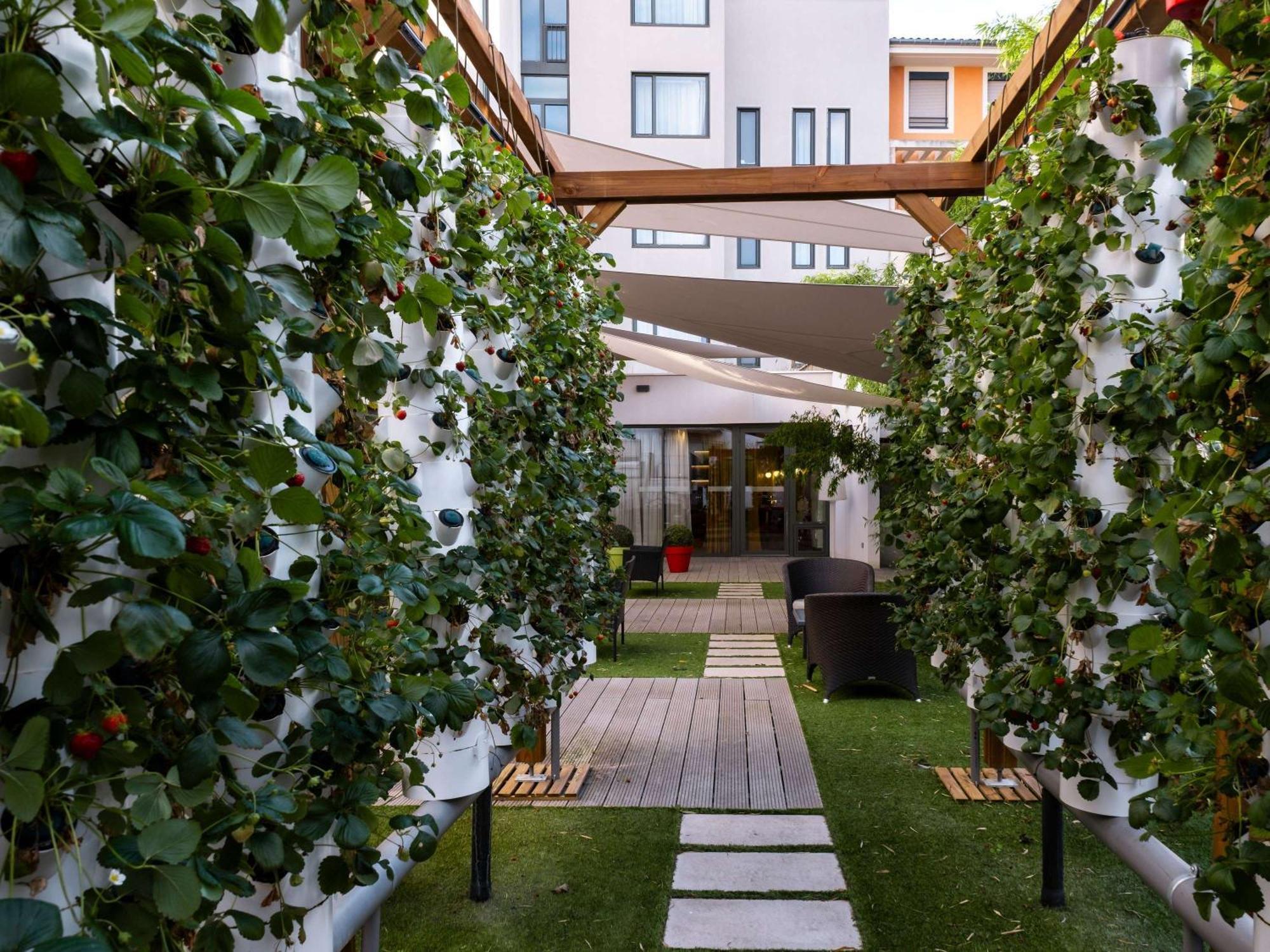 Mercure Виллефранче-Сур-Салне Экстерьер фото